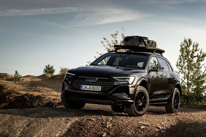 Megérkezett a Audi Q8 e-tron edition Dakar