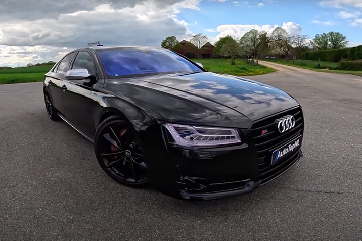 Mit tippelsz, mennyit megy full támadásban egy S8 Plus az Autobahnon?