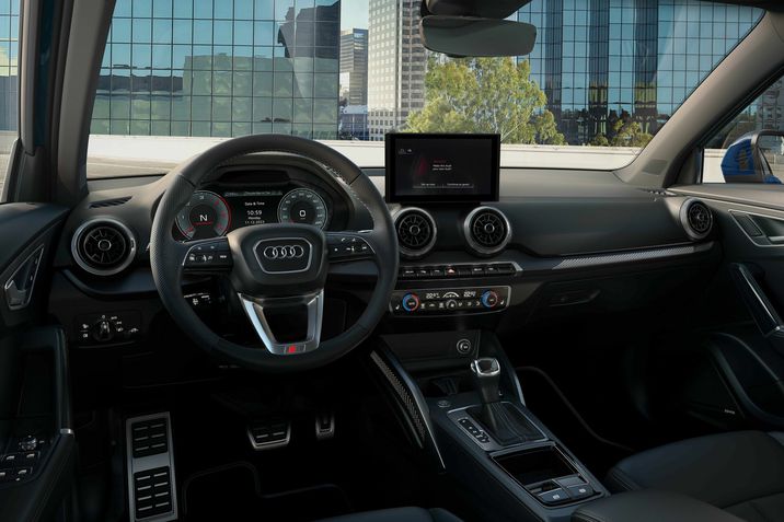 Okosabb, modernebb lesz a legkisebb Audi SUV